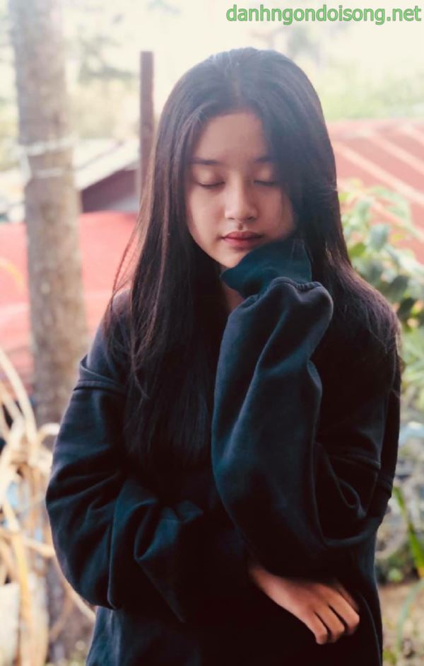 Ảnh g&aacute;i xinh t&oacute;c ngắn ngang vai 2k3