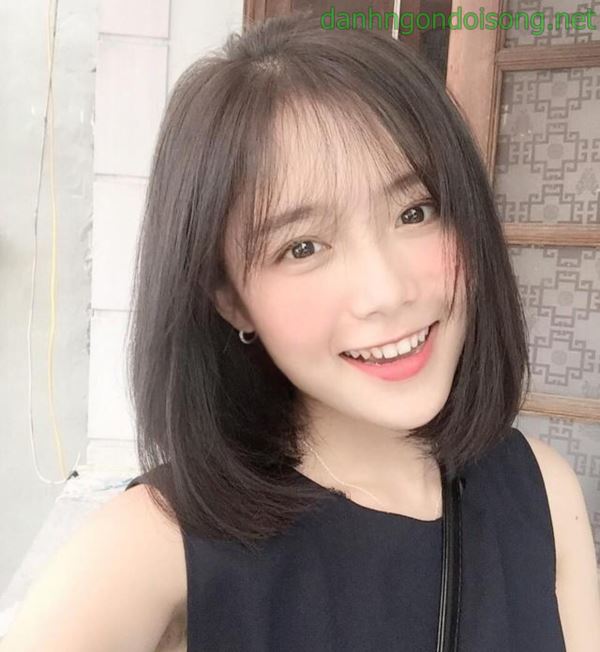 Ảnh g&aacute;i xinh t&oacute;c ngắn ngang vai 2k3