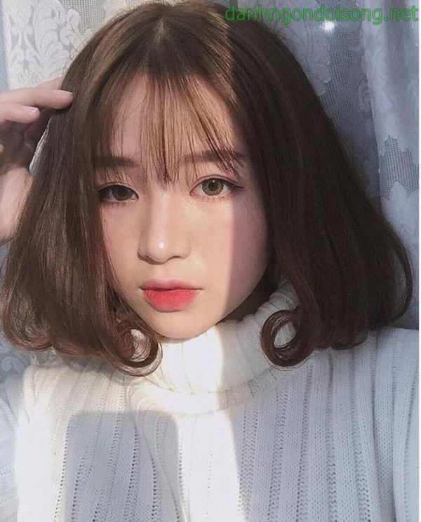 Ảnh g&aacute;i xinh t&oacute;c ngắn ngang vai 2k3