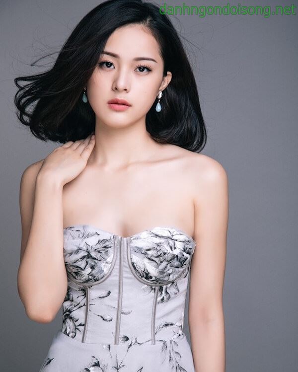 Ảnh g&aacute;i xinh t&oacute;c ngắn ngang vai 2k3