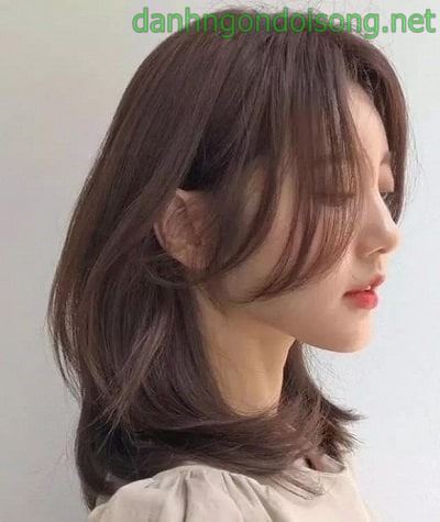 Ảnh g&aacute;i xinh t&oacute;c ngắn ngang vai 2k3
