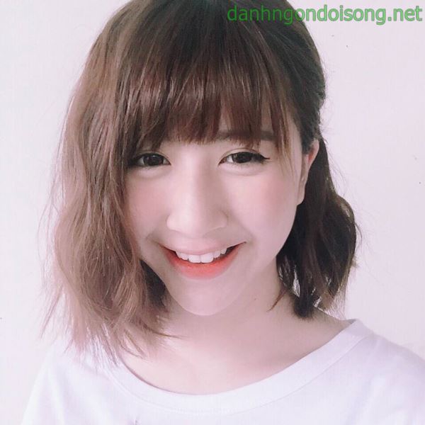 Ảnh g&aacute;i xinh t&oacute;c ngắn ngang vai 2k3