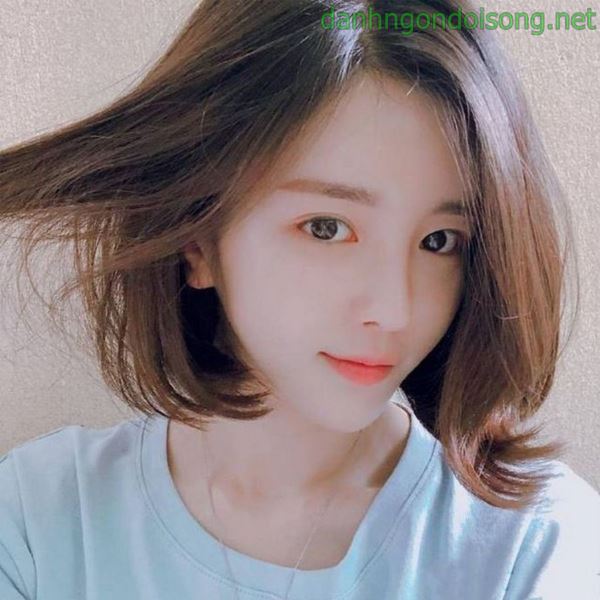 Ảnh g&aacute;i xinh t&oacute;c ngắn ngang vai 2k3