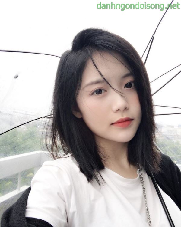 Ảnh g&aacute;i xinh t&oacute;c ngắn ngang vai 2k3