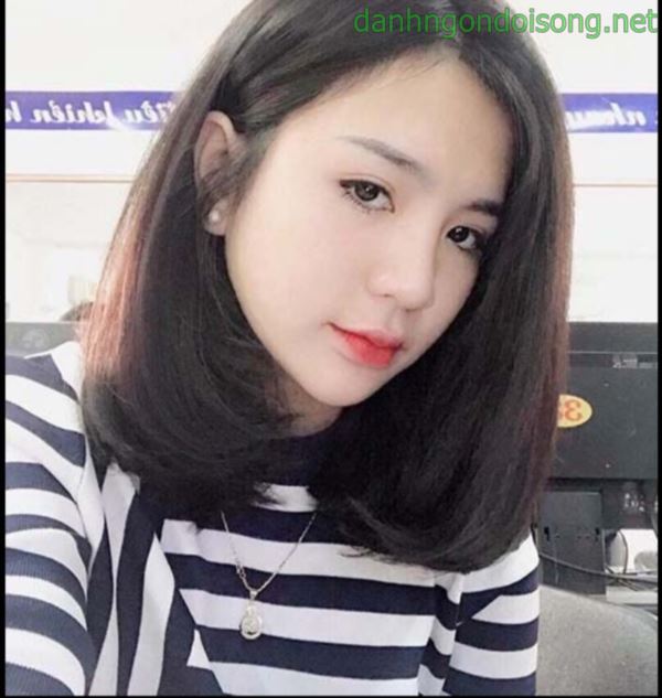 Ảnh g&aacute;i xinh t&oacute;c ngắn ngang vai 2k3