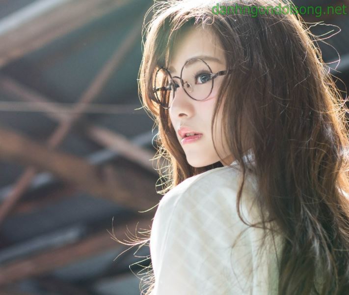 Ảnh g&aacute;i xinh t&oacute;c ngắn ngang vai 2k3