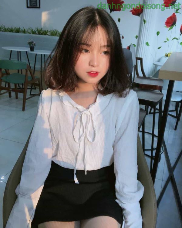 Ảnh g&aacute;i xinh t&oacute;c ngắn ngang vai 2k3