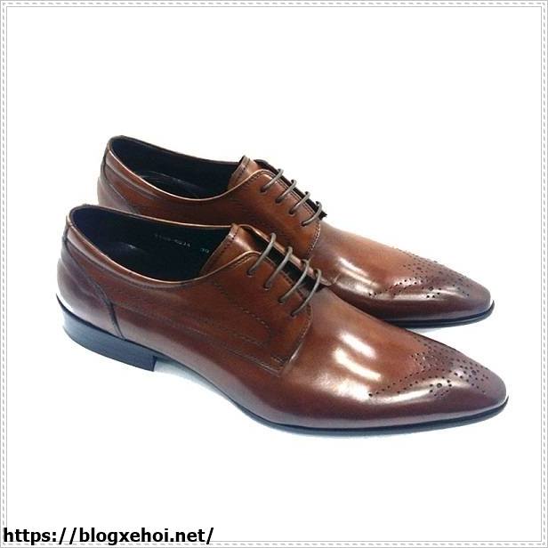 Gi&agrave;y nam da b&oacute;ng họa tiết mũi