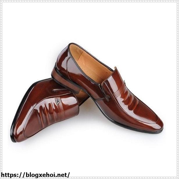 Gi&agrave;y nam da b&oacute;ng