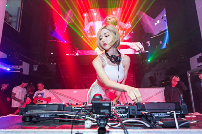 dj soda lộ ảnh n&oacute;ng 11