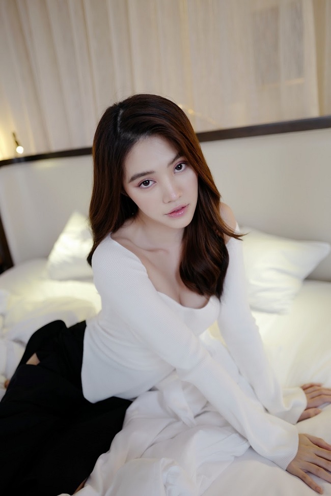 Jolie Nguyễn lộ clip 9