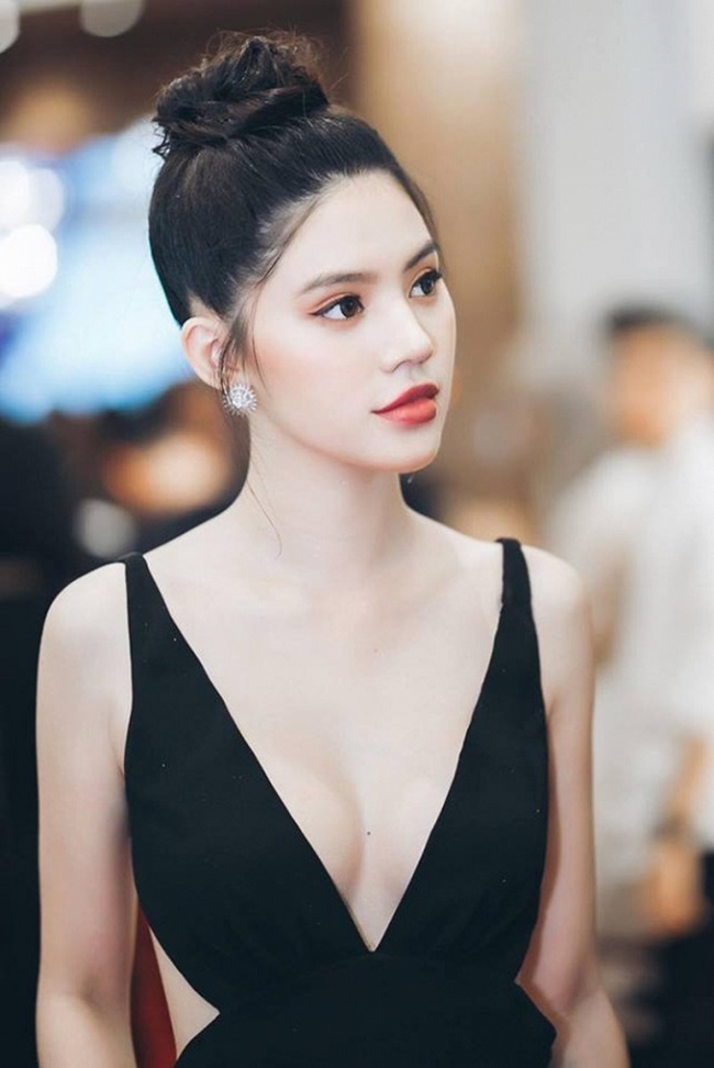 Jolie Nguyễn lộ clip 11
