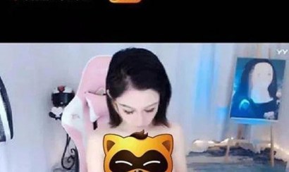 [CÓ LINK] Streamer Phàm Phàm quên tắt camera khi đang nude 100%