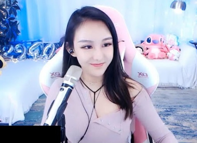 streamer phàm phàm quên tắt camera 11