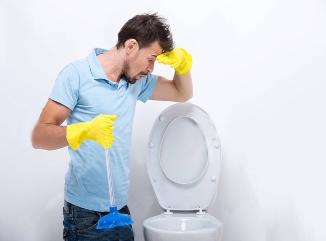th&ocirc;ng bồn cầu nghẹt