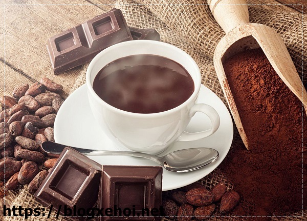 Một ly cacao n&oacute;ng cho thực đơn dinh dưỡng thể h&igrave;nh
